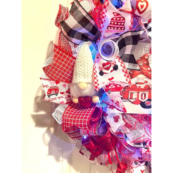 Handmade Valentine’s Gnome LOVE Truck Ribbon Prelit Wreath 22 ins LED W14 - Picture 6 of 12